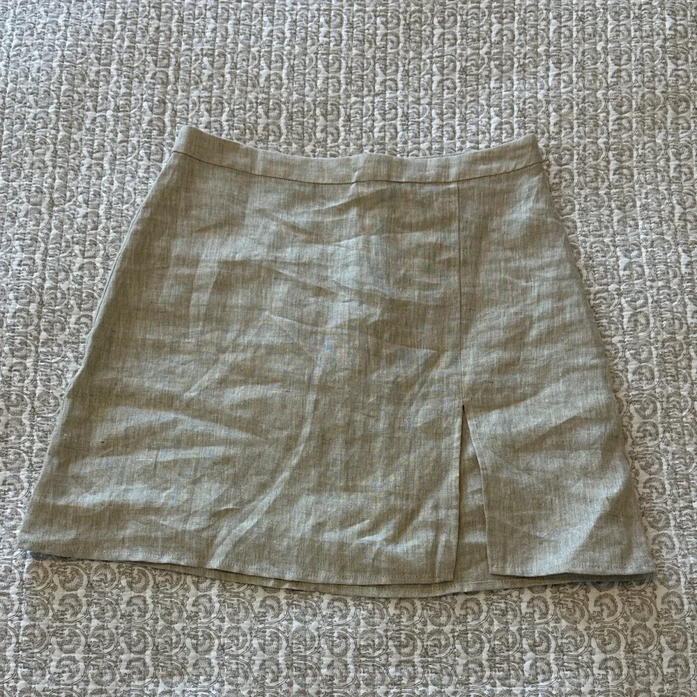 Reformation Baker Linen Oatmeal Skirt. Size 4. - Picture 2 of 4